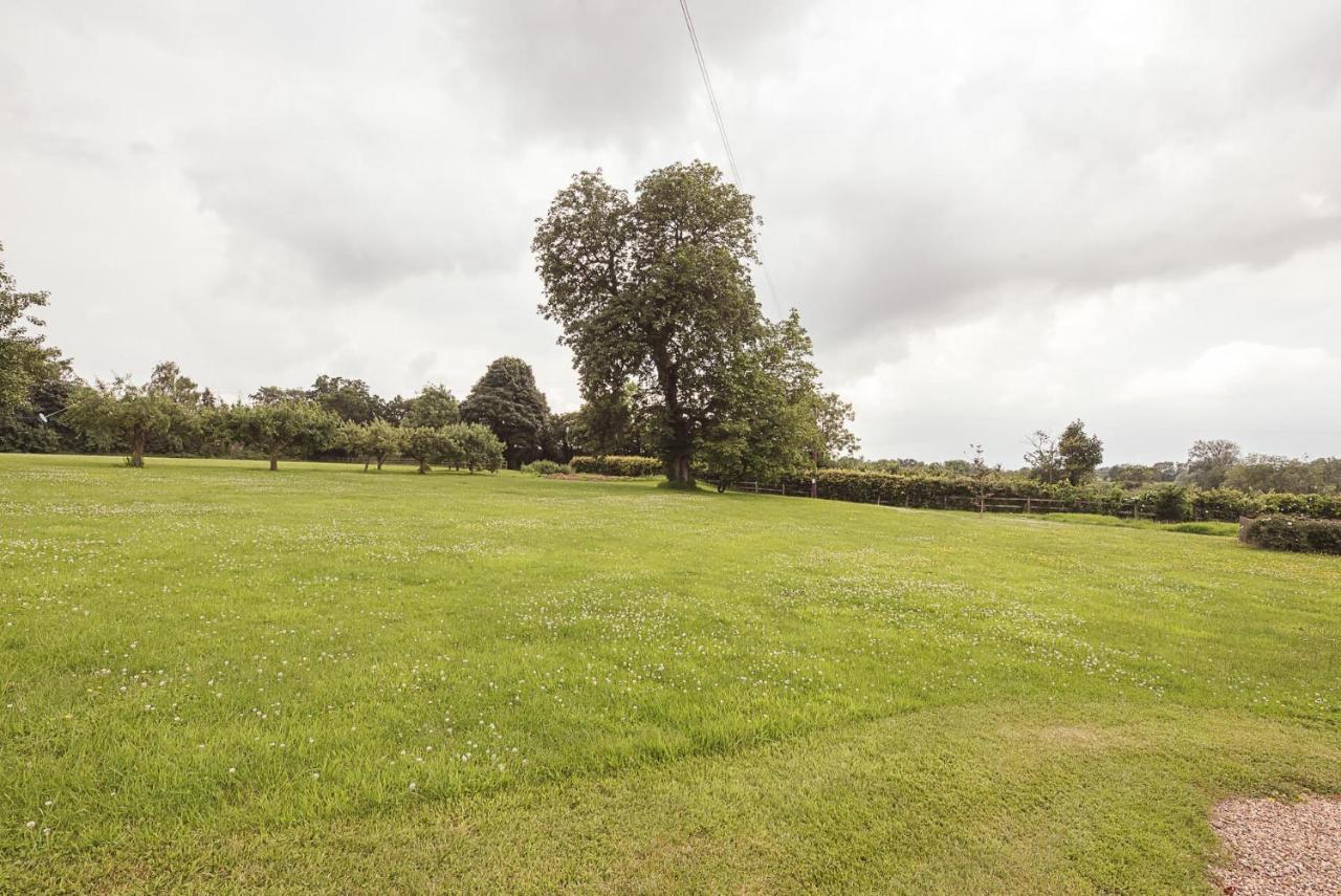 Grove Farm Bungalow With Swimming Pool, Dallinghoo Woodbridge Bagian luar foto
