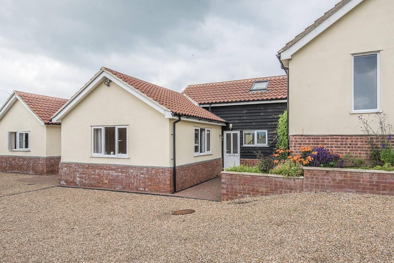 Grove Farm Bungalow With Swimming Pool, Dallinghoo Woodbridge Bagian luar foto